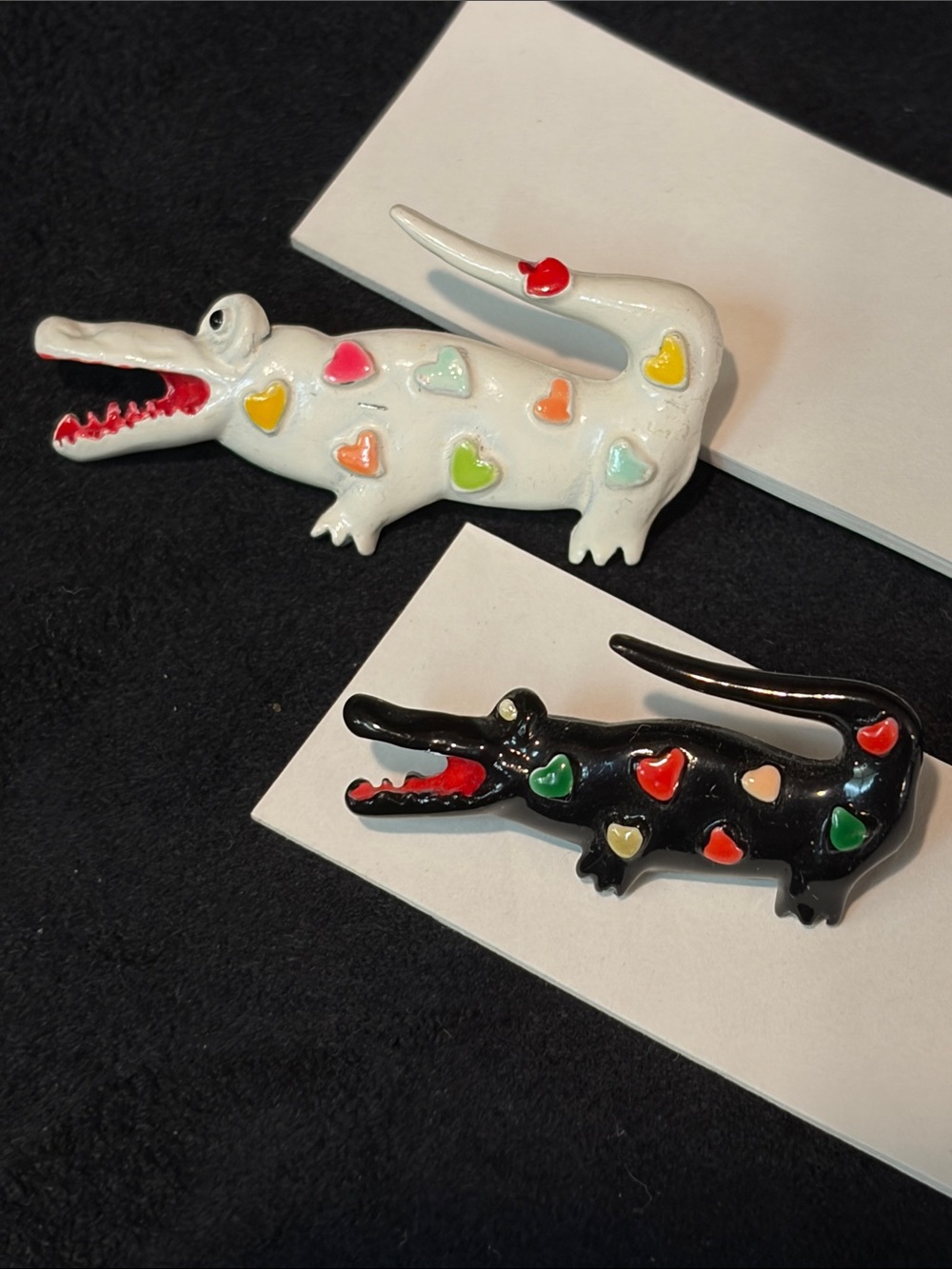 Heart Accent Alligator Brooches- Black & White